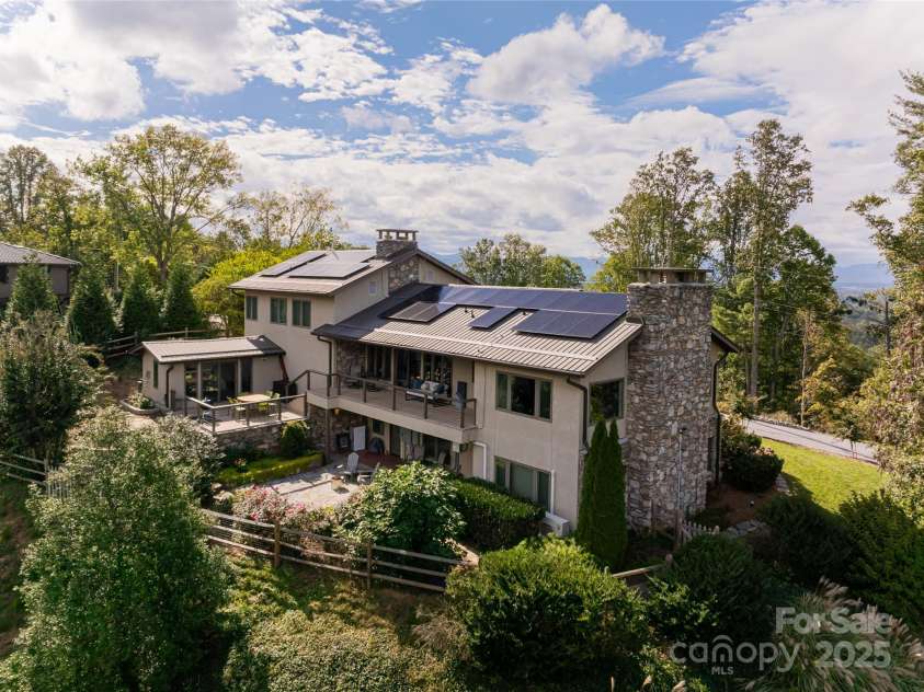 79 Horizon Hill Road, Asheville, NC 28804.  MLS# CAR4306563, YatesRealty ID 14340. 