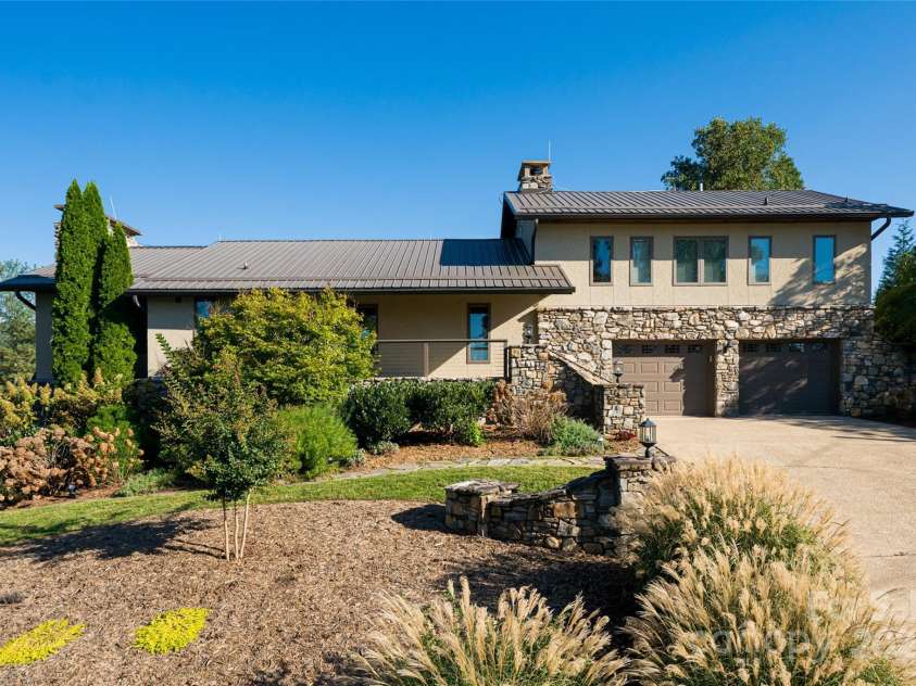 79 Horizon Hill Road, Asheville, NC 28804.  MLS# CAR4306563, YatesRealty ID 14340. Contemporary Elegance