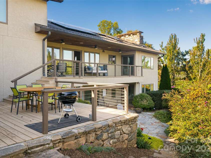 79 Horizon Hill Road, Asheville, NC 28804.  MLS# CAR4306563, YatesRealty ID 14340. Grilling Deck