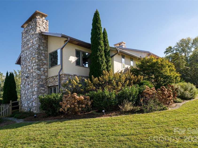 79 Horizon Hill Road, Asheville, NC 28804.  MLS# CAR4306563, YatesRealty ID 14340. Native Landscaping