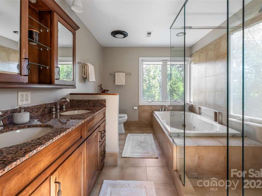 79 Horizon Hill Road, Asheville, NC 28804.  MLS# CAR4306563, YatesRealty ID 14340. Primary Bath