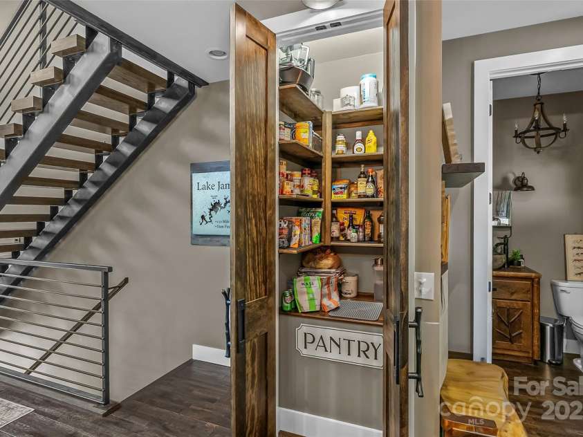 264 Porters Way, Nebo, NC 28761.  MLS# CAR4306026, YatesRealty ID 14342. 