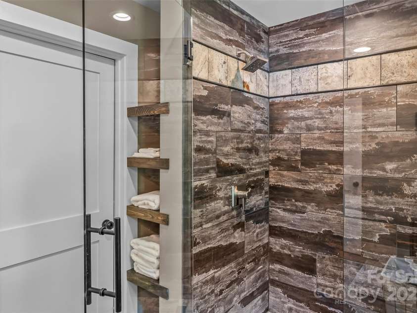 264 Porters Way, Nebo, NC 28761.  MLS# CAR4306026, YatesRealty ID 14342. 