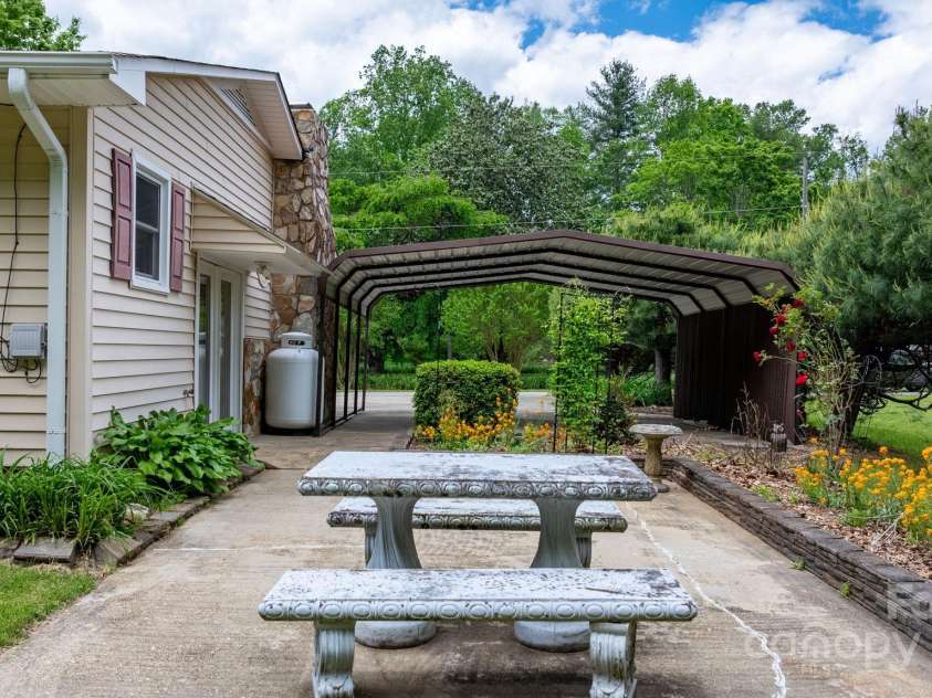 301 Bond Street, Marion, NC 28752.  MLS# CAR4252129, YatesRealty ID 14342. 