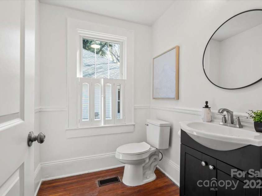 507 2nd Avenue, Gastonia, NC 28052.  MLS# CAR4206993, YatesRealty ID 14343. Half bath on main floor