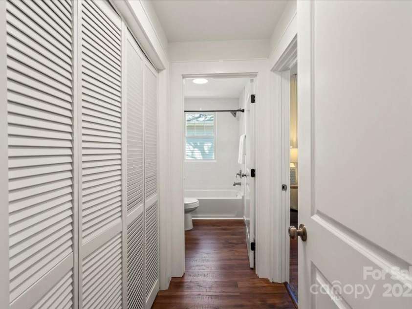 507 2nd Avenue, Gastonia, NC 28052.  MLS# CAR4206993, YatesRealty ID 14343. Primary dual closets