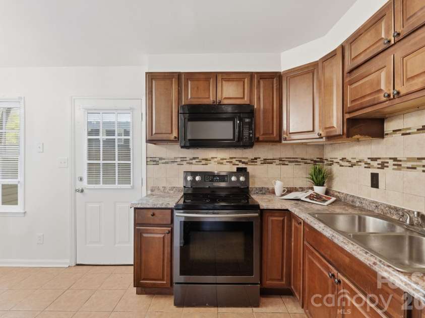 2220 Yorkhills Drive, Charlotte, NC 28217.  MLS# CAR4361776, YatesRealty ID 14344. 