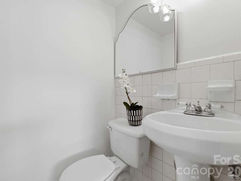 2220 Yorkhills Drive, Charlotte, NC 28217.  MLS# CAR4361776, YatesRealty ID 14344. 