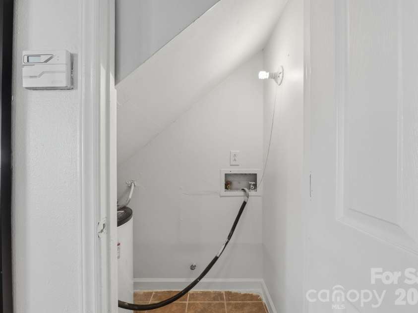 2220 Yorkhills Drive, Charlotte, NC 28217.  MLS# CAR4361776, YatesRealty ID 14344. 