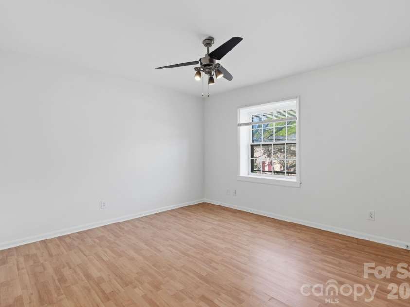 2220 Yorkhills Drive, Charlotte, NC 28217.  MLS# CAR4361776, YatesRealty ID 14344. 