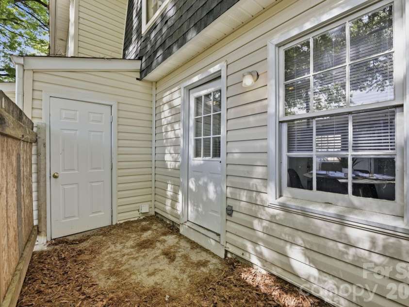 2220 Yorkhills Drive, Charlotte, NC 28217.  MLS# CAR4361776, YatesRealty ID 14344. 