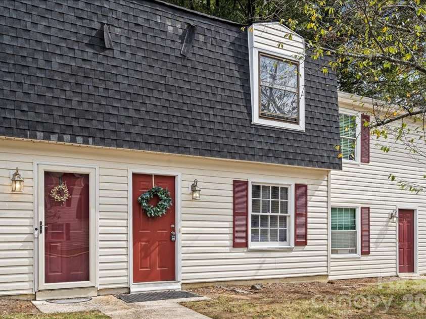 2220 Yorkhills Drive, Charlotte, NC 28217.  MLS# CAR4424216, YatesRealty ID 14344. 