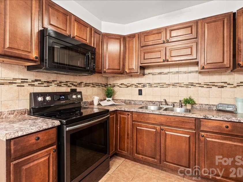 2220 Yorkhills Drive, Charlotte, NC 28217.  MLS# CAR4424216, YatesRealty ID 14344. 
