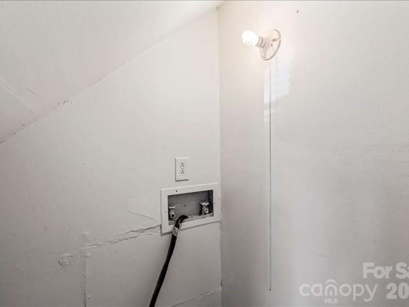 2220 Yorkhills Drive, Charlotte, NC 28217.  MLS# CAR4424216, YatesRealty ID 14344. Laundry area