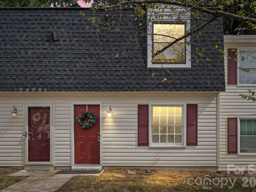 2220 Yorkhills Drive, Charlotte, NC 28217.  MLS# CAR4424216, YatesRealty ID 14344. Welcome home