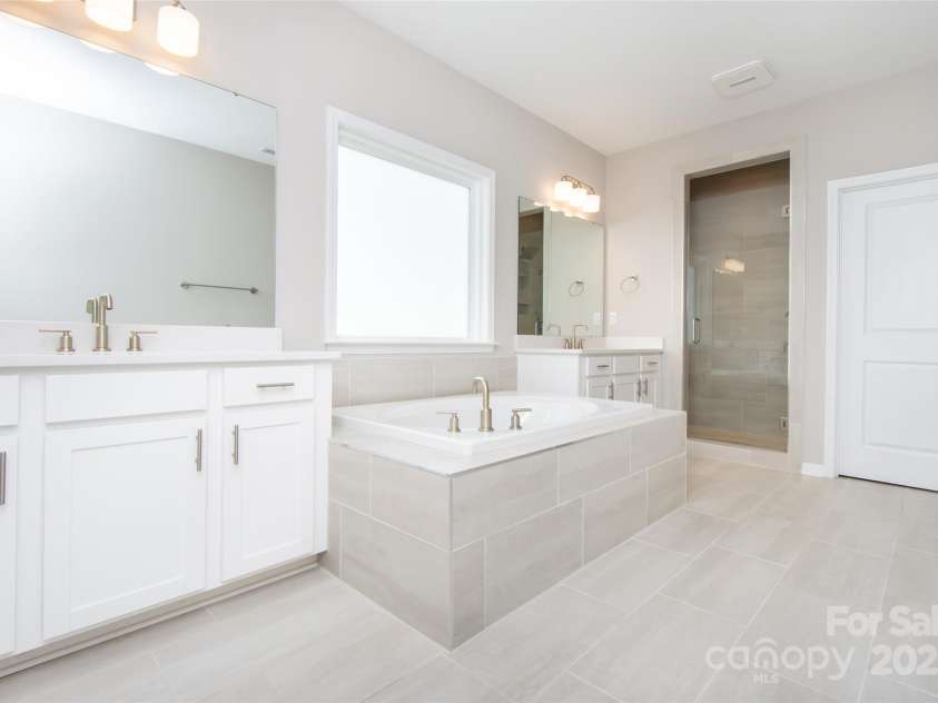 256 Waterlynn Road, Mooresville, NC 28117.  MLS# CAR4259222, YatesRealty ID 14347. Primary Bath