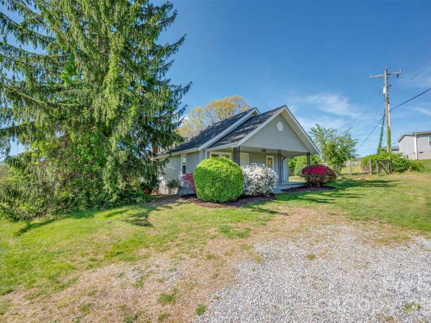 766 Stepp Mill Road, Hendersonville, NC 28792.  MLS# CAR4371276, YatesRealty ID 14348. 