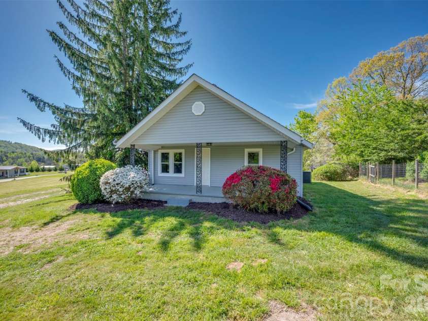766 Stepp Mill Road, Hendersonville, NC 28792.  MLS# CAR4371276, YatesRealty ID 14348. 