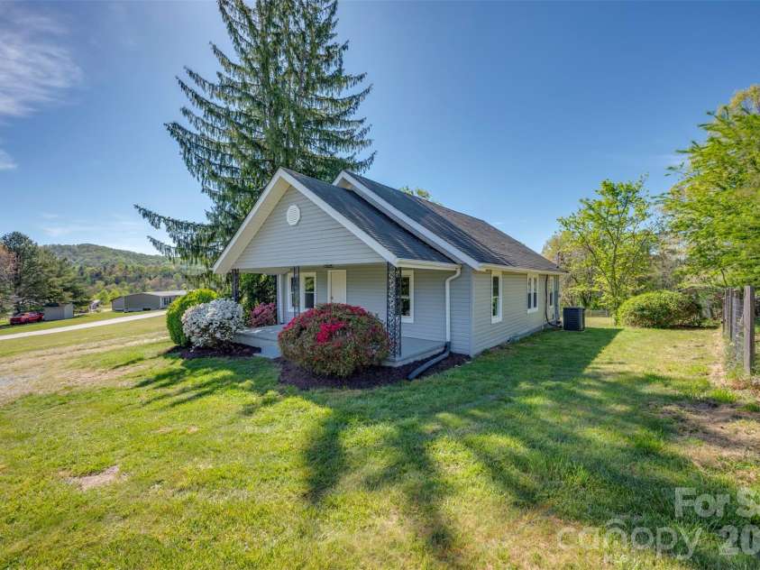 766 Stepp Mill Road, Hendersonville, NC 28792.  MLS# CAR4371276, YatesRealty ID 14348. 