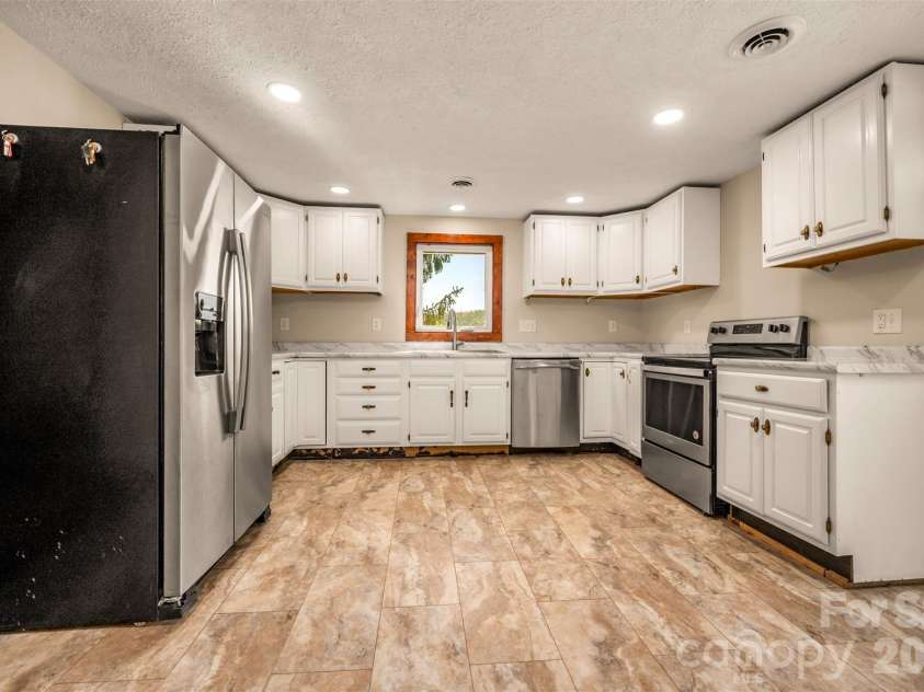 766 Stepp Mill Road, Hendersonville, NC 28792.  MLS# CAR4371276, YatesRealty ID 14348. 