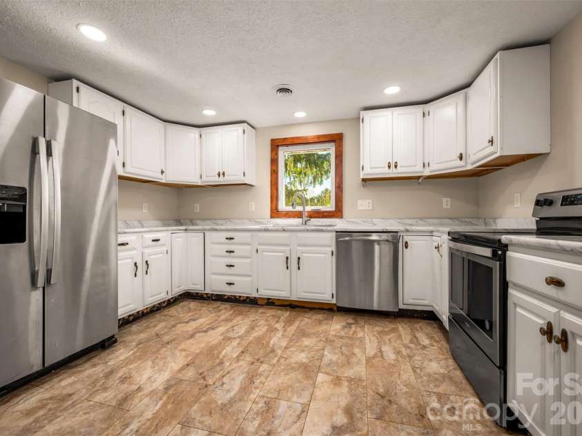 766 Stepp Mill Road, Hendersonville, NC 28792.  MLS# CAR4371276, YatesRealty ID 14348. 