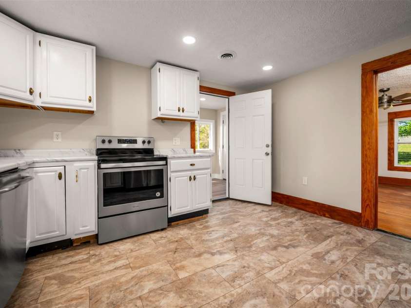 766 Stepp Mill Road, Hendersonville, NC 28792.  MLS# CAR4371276, YatesRealty ID 14348. 
