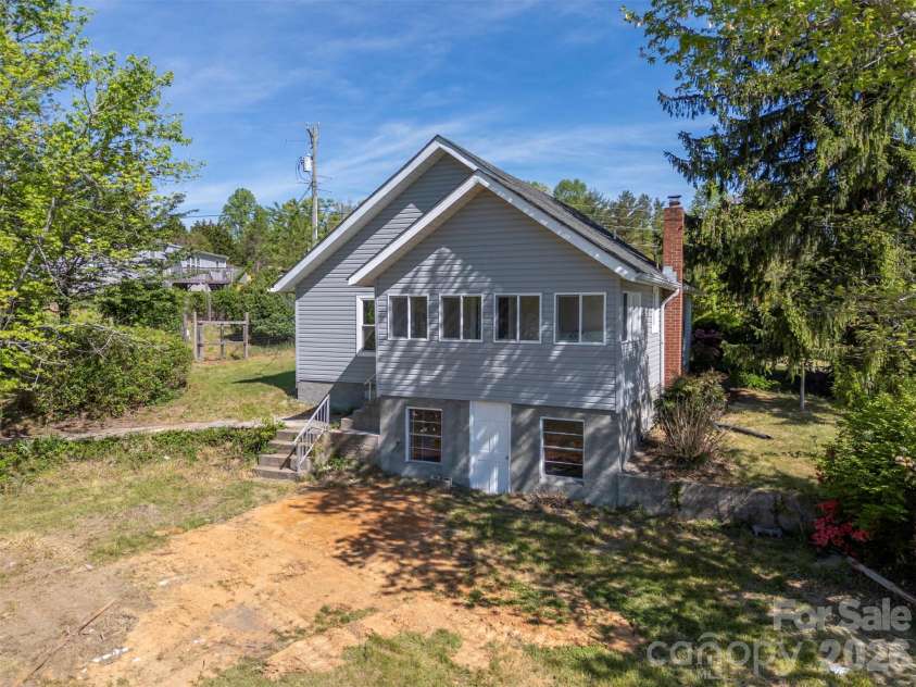 766 Stepp Mill Road, Hendersonville, NC 28792.  MLS# CAR4371276, YatesRealty ID 14348. 
