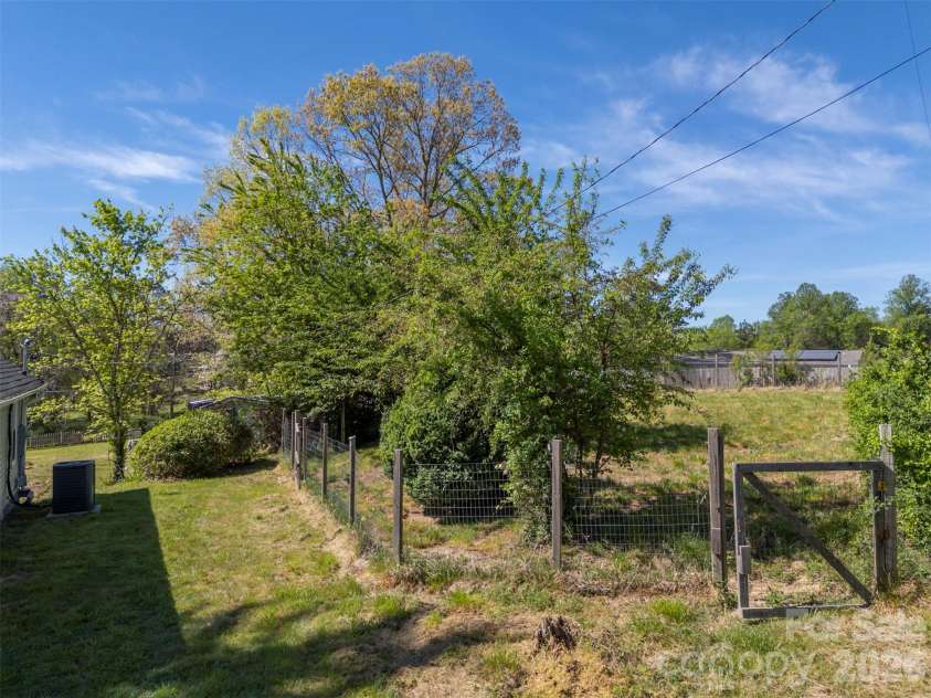 766 Stepp Mill Road, Hendersonville, NC 28792.  MLS# CAR4371276, YatesRealty ID 14348. 