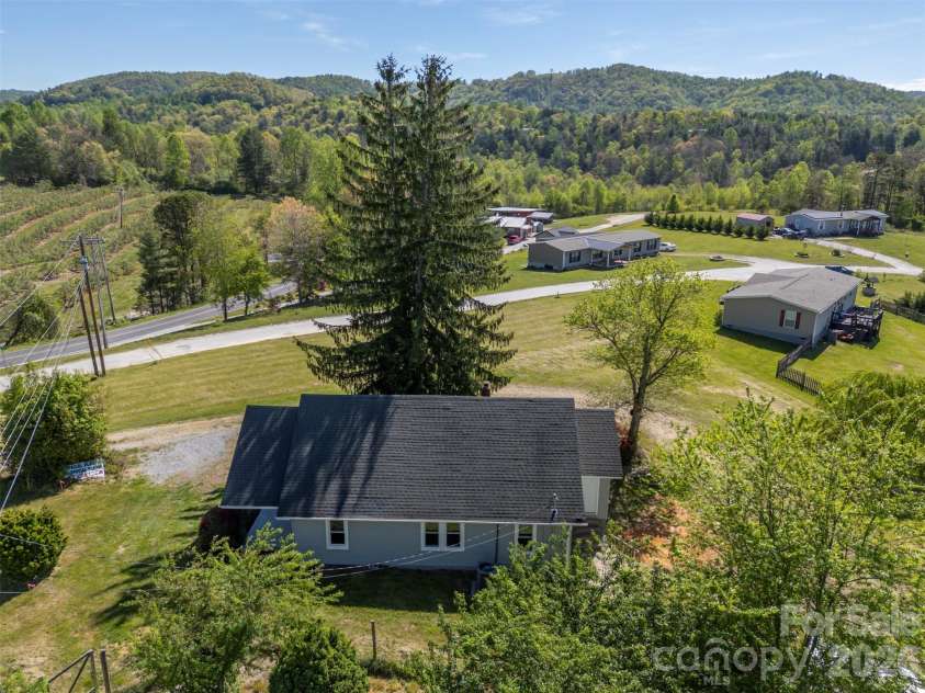 766 Stepp Mill Road, Hendersonville, NC 28792.  MLS# CAR4371276, YatesRealty ID 14348. 