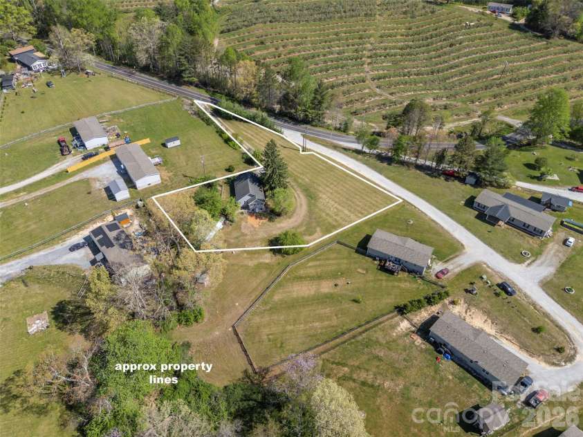 766 Stepp Mill Road, Hendersonville, NC 28792.  MLS# CAR4371276, YatesRealty ID 14348. 