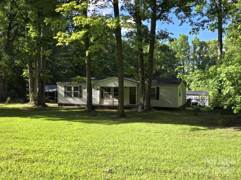 850 Meadowbend Drive, York, SC 29745.  MLS# CAR4258162, YatesRealty ID 14348. 