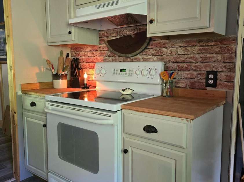 850 Meadowbend Drive, York, SC 29745.  MLS# CAR4258162, YatesRealty ID 14348. 