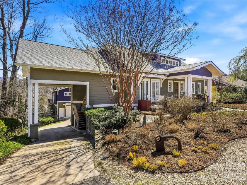 41 Cumberland Circle, Asheville, NC 28801.  MLS# CAR4361320, YatesRealty ID 14349. 