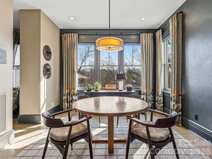 41 Cumberland Circle, Asheville, NC 28801.  MLS# CAR4361320, YatesRealty ID 14349. 