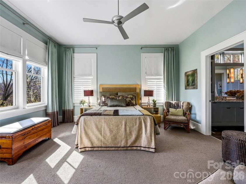 41 Cumberland Circle, Asheville, NC 28801.  MLS# CAR4361320, YatesRealty ID 14349. 
