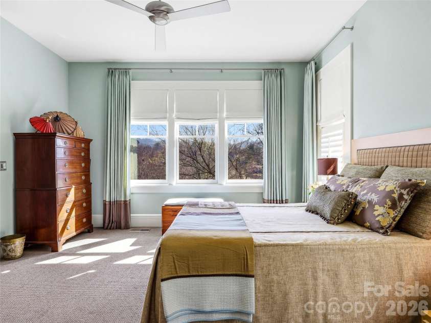 41 Cumberland Circle, Asheville, NC 28801.  MLS# CAR4361320, YatesRealty ID 14349. 