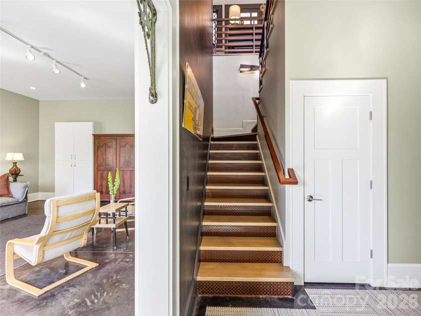 41 Cumberland Circle, Asheville, NC 28801.  MLS# CAR4361320, YatesRealty ID 14349. 