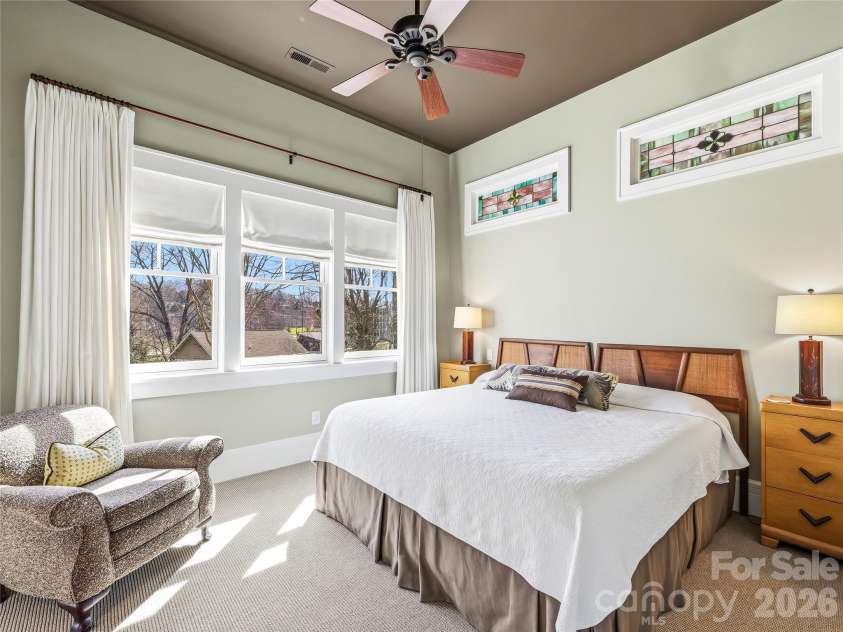 41 Cumberland Circle, Asheville, NC 28801.  MLS# CAR4361320, YatesRealty ID 14349. 