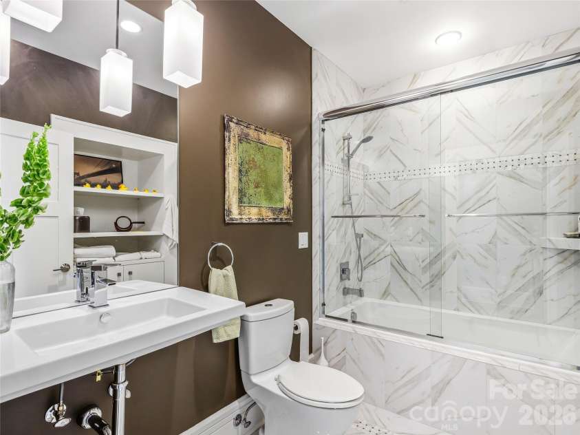 41 Cumberland Circle, Asheville, NC 28801.  MLS# CAR4361320, YatesRealty ID 14349. 