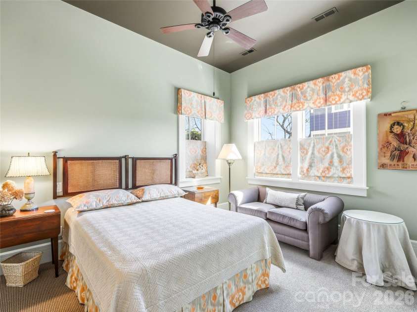 41 Cumberland Circle, Asheville, NC 28801.  MLS# CAR4361320, YatesRealty ID 14349. 