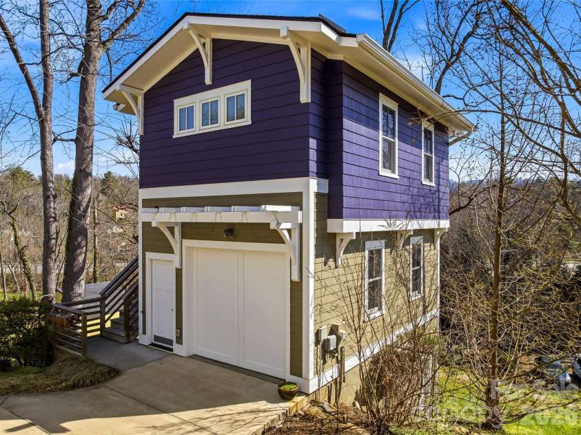 41 Cumberland Circle, Asheville, NC 28801.  MLS# CAR4361320, YatesRealty ID 14349. 