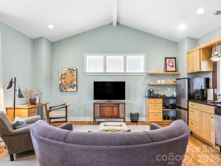 41 Cumberland Circle, Asheville, NC 28801.  MLS# CAR4361320, YatesRealty ID 14349. 