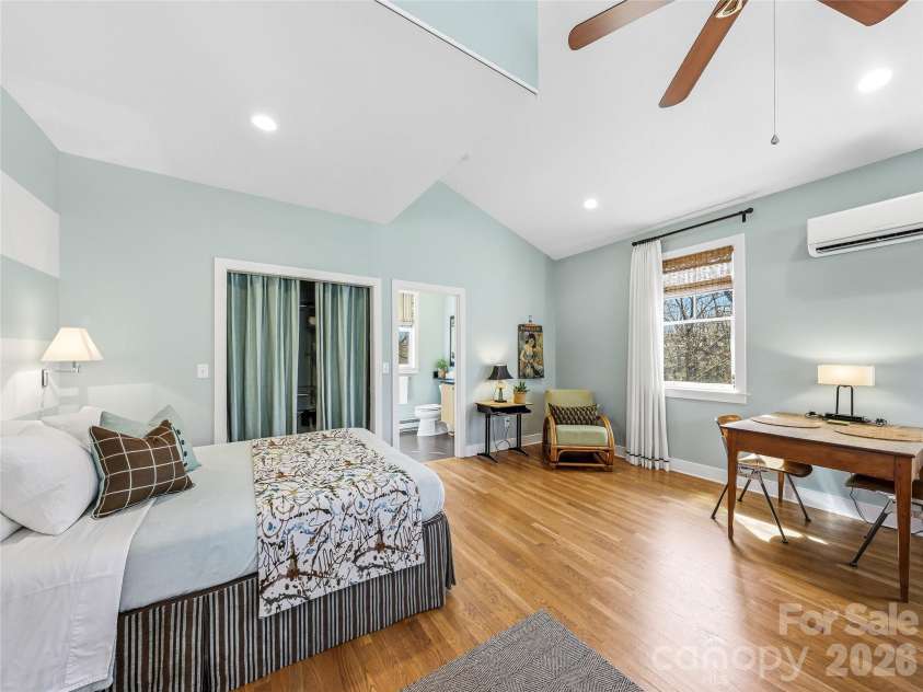 41 Cumberland Circle, Asheville, NC 28801.  MLS# CAR4361320, YatesRealty ID 14349. 