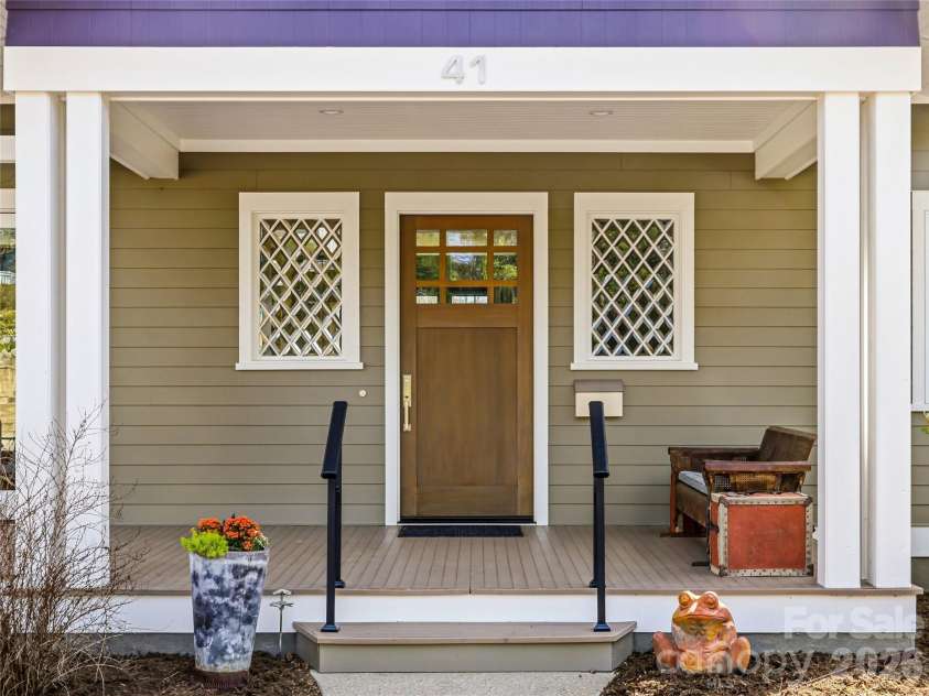 41 Cumberland Circle, Asheville, NC 28801.  MLS# CAR4361320, YatesRealty ID 14349. 