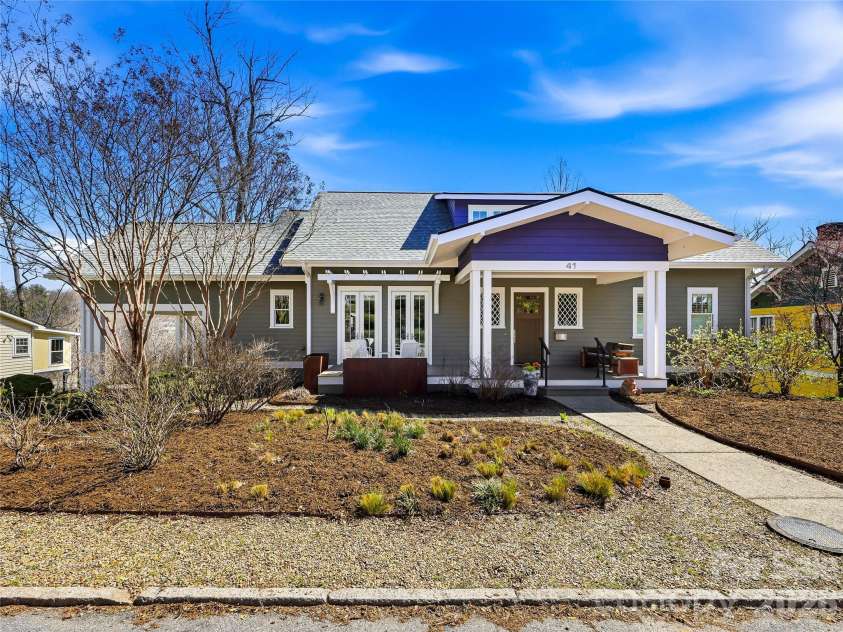 41 Cumberland Circle, Asheville, NC 28801.  MLS# CAR4361320, YatesRealty ID 14349. 