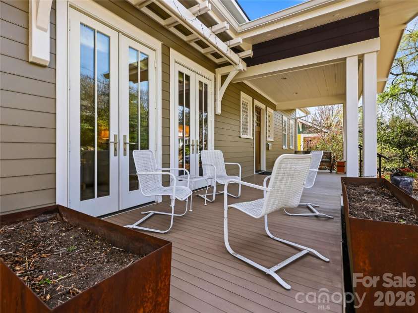 41 Cumberland Circle, Asheville, NC 28801.  MLS# CAR4361320, YatesRealty ID 14349. 