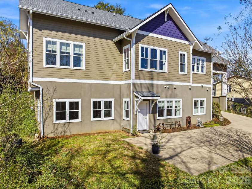 41 Cumberland Circle, Asheville, NC 28801.  MLS# CAR4361320, YatesRealty ID 14349. 