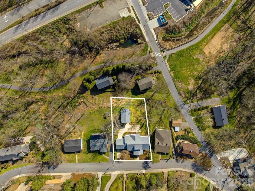41 Cumberland Circle, Asheville, NC 28801.  MLS# CAR4361320, YatesRealty ID 14349. 