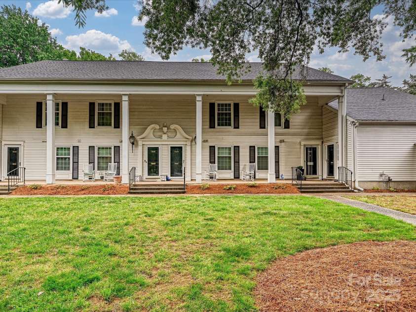 7004 Quail Hill Road, Charlotte, NC 28210.  MLS# CAR4250301, YatesRealty ID 14349. 