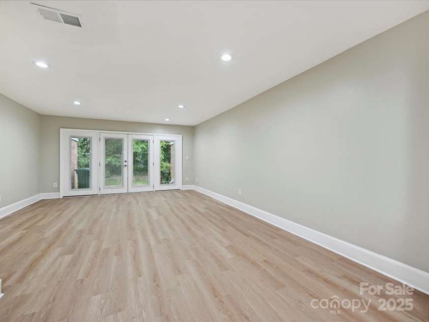 7004 Quail Hill Road, Charlotte, NC 28210.  MLS# CAR4250301, YatesRealty ID 14349. 